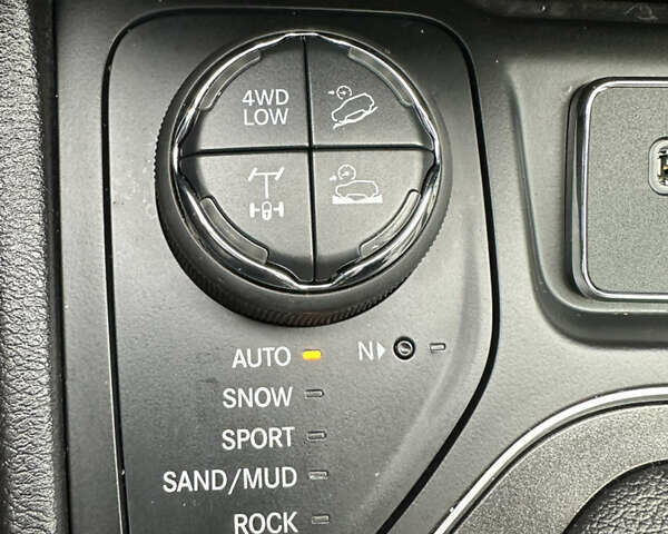 Джип Чероки 2019 в Черкассах на Automoto.ua Серый Джип Чероки, объемом двигателя 3.2 л и пробегом 70 тыс. км за 21500 $, фото 44 на Automoto.ua