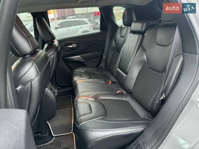 Серый Джип Чероки, объемом двигателя 2.36 л и пробегом 90 тыс. км за 16990 $, фото 8 на Automoto.ua