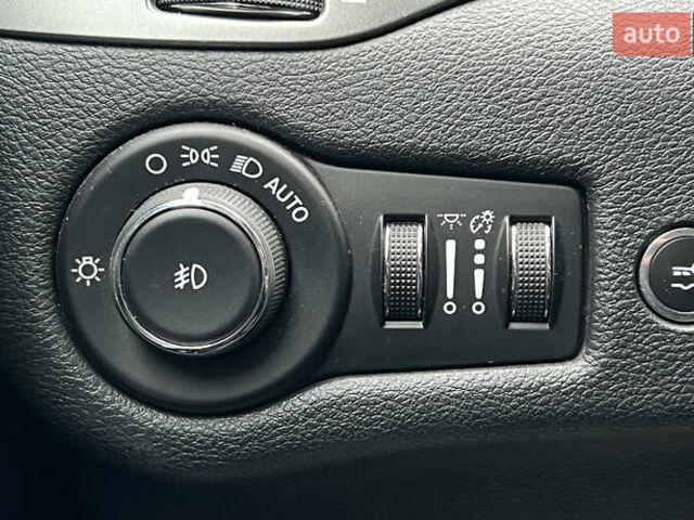 Сірий Джип Cherokee, об'ємом двигуна 3.24 л та пробігом 142 тис. км за 16999 $, фото 17 на Automoto.ua