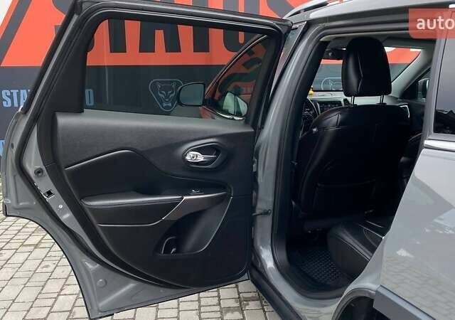 Сірий Джип Cherokee, об'ємом двигуна 3.24 л та пробігом 125 тис. км за 19000 $, фото 24 на Automoto.ua