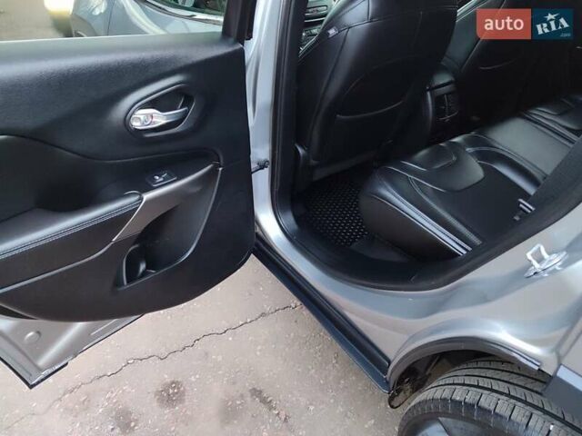 Серый Джип Чероки, объемом двигателя 3.2 л и пробегом 205 тыс. км за 15700 $, фото 26 на Automoto.ua