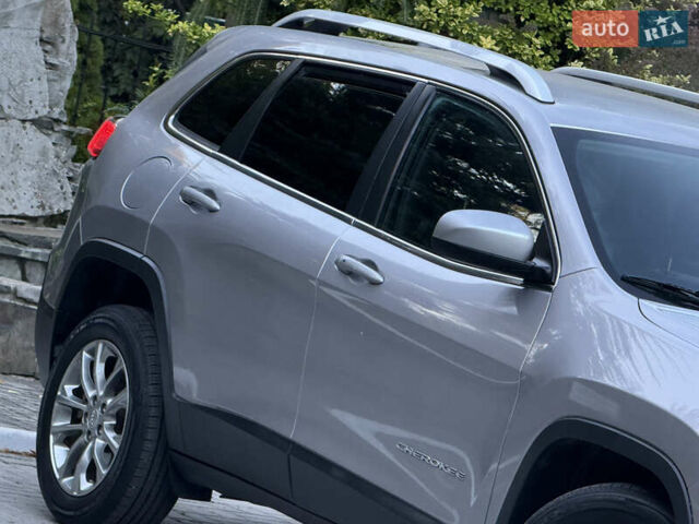 Сірий Джип Cherokee, об'ємом двигуна 2.36 л та пробігом 109 тис. км за 15500 $, фото 6 на Automoto.ua