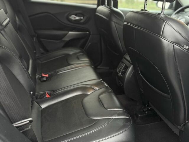 Сірий Джип Cherokee, об'ємом двигуна 2.4 л та пробігом 198 тис. км за 15200 $, фото 5 на Automoto.ua