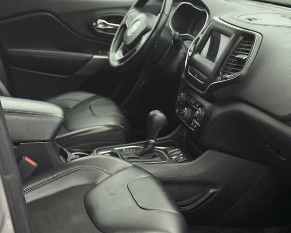 Сірий Джип Cherokee, об'ємом двигуна 2.36 л та пробігом 198 тис. км за 15200 $, фото 68 на Automoto.ua