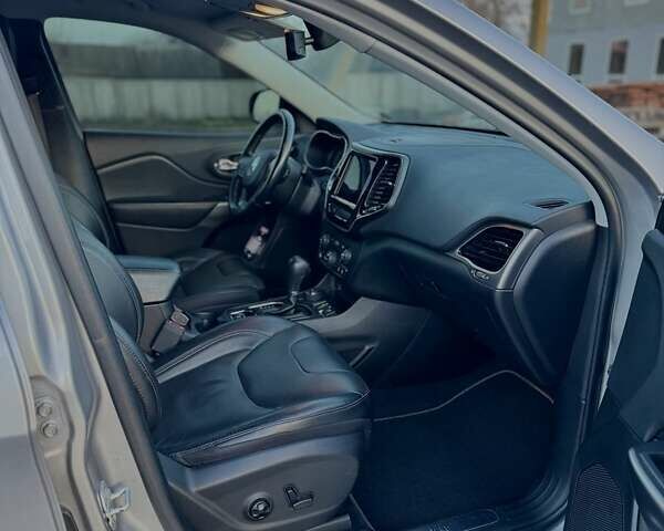 Сірий Джип Cherokee, об'ємом двигуна 3.24 л та пробігом 87 тис. км за 19900 $, фото 8 на Automoto.ua