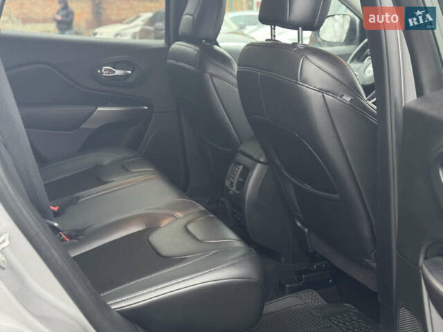 Серый Джип Чероки, объемом двигателя 3.24 л и пробегом 103 тыс. км за 16950 $, фото 21 на Automoto.ua