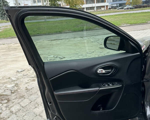 Джип Чероки 2019 в Черкассах на Automoto.ua Серый Джип Чероки, объемом двигателя 3.2 л и пробегом 70 тыс. км за 21500 $, фото 19 на Automoto.ua