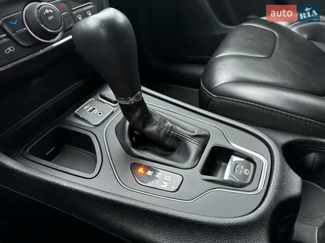 Серый Джип Чероки, объемом двигателя 2.36 л и пробегом 90 тыс. км за 16990 $, фото 21 на Automoto.ua