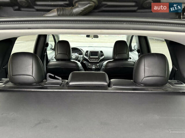 Сірий Джип Cherokee, об'ємом двигуна 2.36 л та пробігом 114 тис. км за 15899 $, фото 7 на Automoto.ua