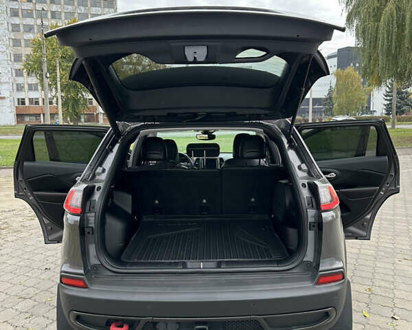 Джип Чероки 2019 в Черкассах на Automoto.ua Серый Джип Чероки, объемом двигателя 3.2 л и пробегом 70 тыс. км за 21500 $, фото 24 на Automoto.ua