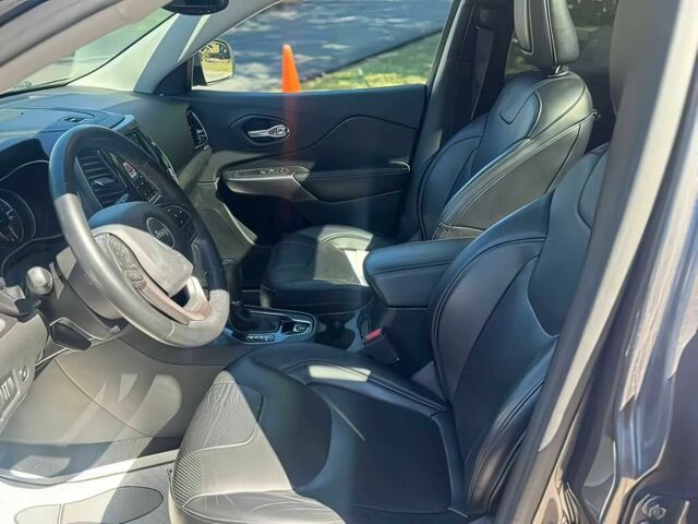 Серый Джип Чероки, объемом двигателя 3.2 л и пробегом 33 тыс. км за 12800 $, фото 6 на Automoto.ua