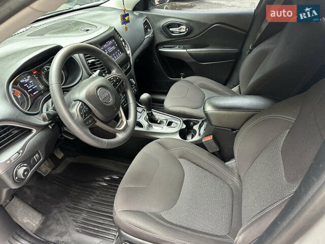 Серый Джип Чероки, объемом двигателя 2.36 л и пробегом 139 тыс. км за 16600 $, фото 32 на Automoto.ua