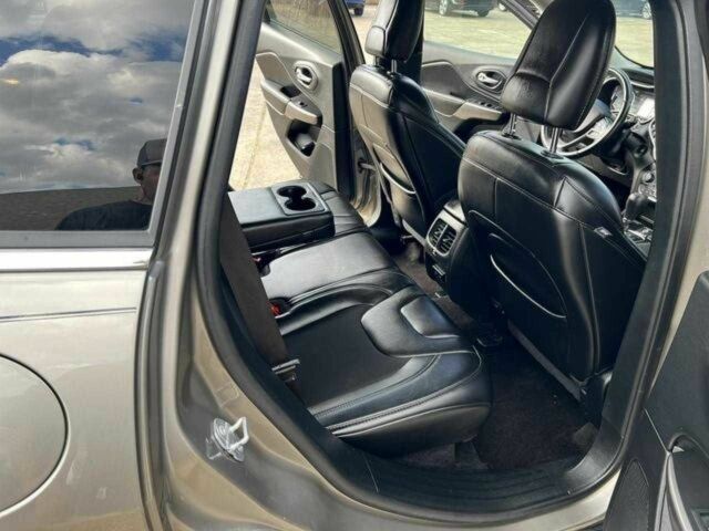 Сірий Джип Cherokee, об'ємом двигуна 2.4 л та пробігом 156 тис. км за 2900 $, фото 9 на Automoto.ua