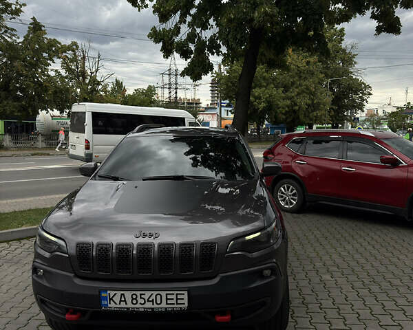 Джип Чероки 2019 в Киеве на Automoto.ua Серый Джип Чероки, объемом двигателя 3.24 л и пробегом 120 тыс. км за 22000 $, фото 1 на Automoto.ua