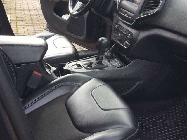 Сірий Джип Cherokee, об'ємом двигуна 2.4 л та пробігом 100 тис. км за 10800 $, фото 8 на Automoto.ua