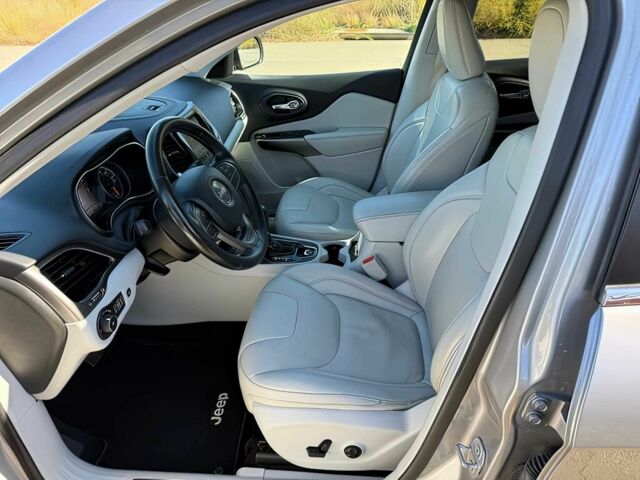 Серый Джип Чероки, объемом двигателя 3.2 л и пробегом 37 тыс. км за 9000 $, фото 8 на Automoto.ua