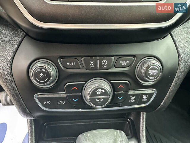 Джип Чероки 2019 в Черкассах на Automoto.ua Серый Джип Чероки, объемом двигателя 3.2 л и пробегом 70 тыс. км за 21500 $, фото 37 на Automoto.ua