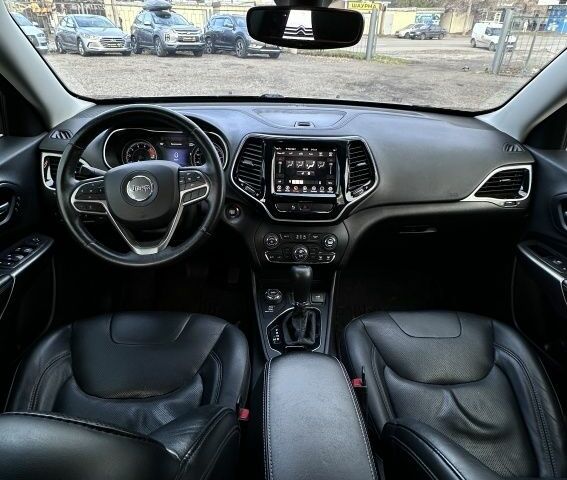 Серый Джип Чероки, объемом двигателя 3.2 л и пробегом 182 тыс. км за 14800 $, фото 4 на Automoto.ua