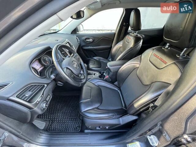 Сірий Джип Cherokee, об'ємом двигуна 3.2 л та пробігом 197 тис. км за 18900 $, фото 17 на Automoto.ua