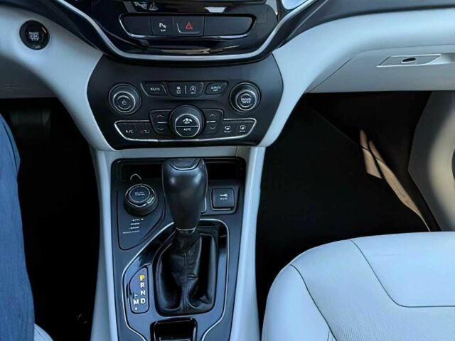 Серый Джип Чероки, объемом двигателя 3.2 л и пробегом 37 тыс. км за 9000 $, фото 11 на Automoto.ua