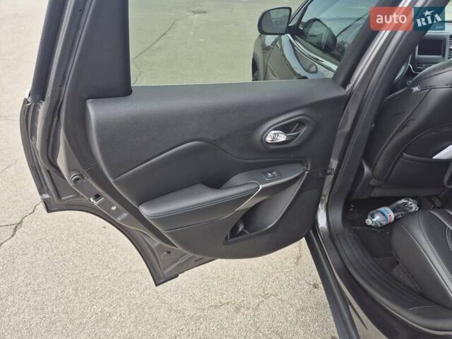 Сірий Джип Cherokee, об'ємом двигуна 2.36 л та пробігом 60 тис. км за 16500 $, фото 12 на Automoto.ua