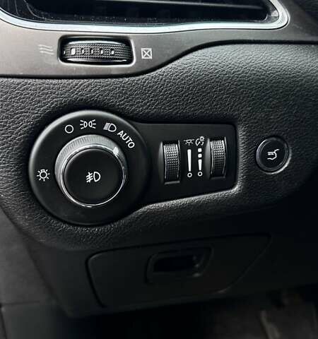 Серый Джип Чероки, объемом двигателя 3.2 л и пробегом 182 тыс. км за 14800 $, фото 14 на Automoto.ua