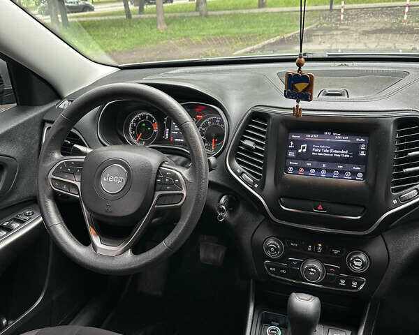 Серый Джип Чероки, объемом двигателя 2.36 л и пробегом 139 тыс. км за 16600 $, фото 23 на Automoto.ua