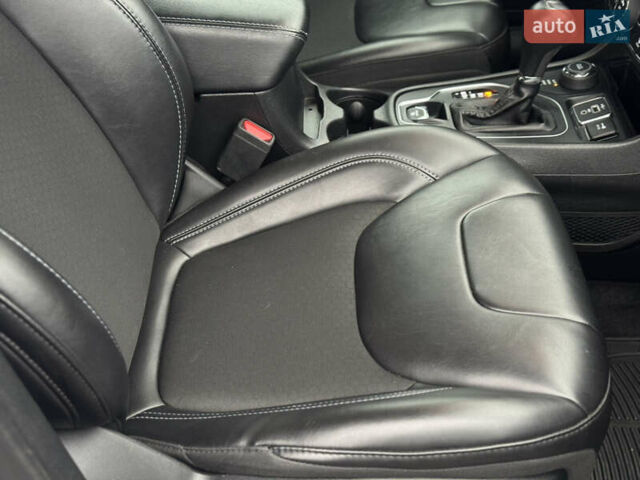 Серый Джип Чероки, объемом двигателя 3.24 л и пробегом 103 тыс. км за 16950 $, фото 17 на Automoto.ua