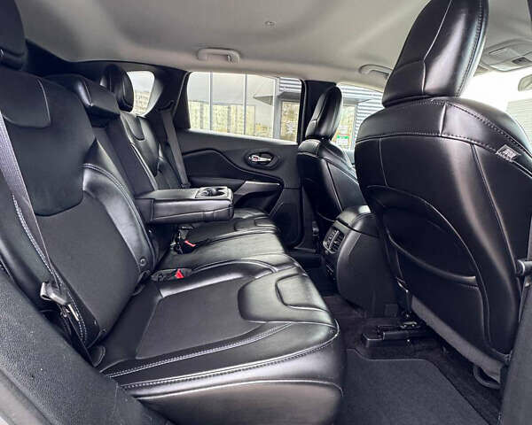 Серый Джип Чероки, объемом двигателя 2.4 л и пробегом 220 тыс. км за 15999 $, фото 15 на Automoto.ua