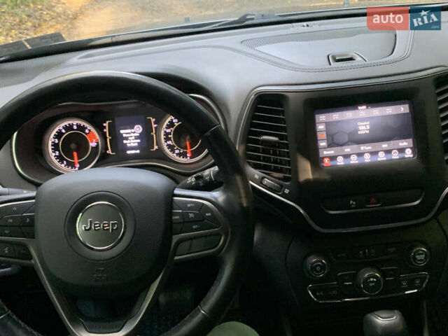 Серый Джип Чероки, объемом двигателя 2.36 л и пробегом 80 тыс. км за 17200 $, фото 3 на Automoto.ua