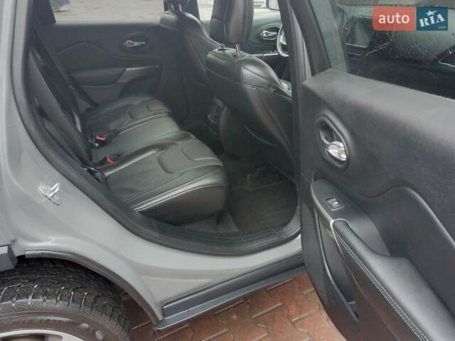 Серый Джип Чероки, объемом двигателя 2.4 л и пробегом 111 тыс. км за 17300 $, фото 4 на Automoto.ua