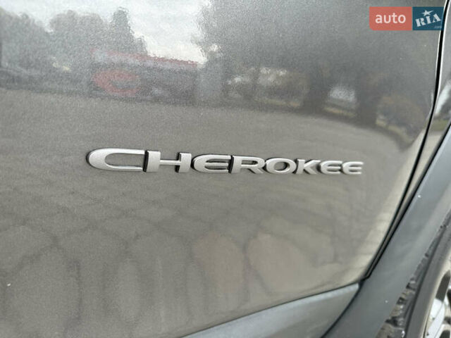 Джип Чероки 2019 в Черкассах на Automoto.ua Серый Джип Чероки, объемом двигателя 3.2 л и пробегом 70 тыс. км за 21500 $, фото 15 на Automoto.ua
