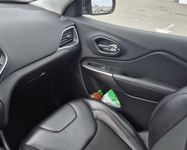 Сірий Джип Cherokee, об'ємом двигуна 2.36 л та пробігом 60 тис. км за 16500 $, фото 17 на Automoto.ua