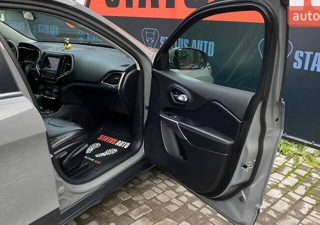 Сірий Джип Cherokee, об'ємом двигуна 3.24 л та пробігом 125 тис. км за 19000 $, фото 34 на Automoto.ua