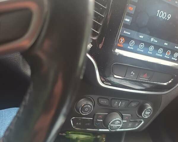 Сірий Джип Cherokee, об'ємом двигуна 2 л та пробігом 38 тис. км за 18500 $, фото 9 на Automoto.ua