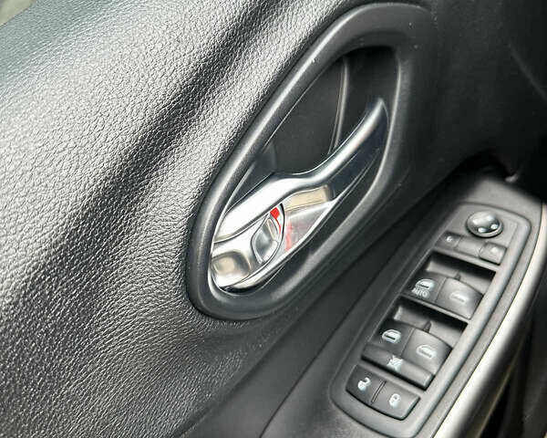 Серый Джип Чероки, объемом двигателя 2.36 л и пробегом 139 тыс. км за 16600 $, фото 24 на Automoto.ua