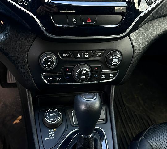 Серый Джип Чероки, объемом двигателя 3.2 л и пробегом 182 тыс. км за 14800 $, фото 8 на Automoto.ua