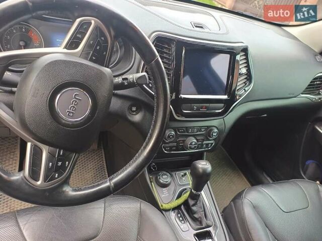 Сірий Джип Cherokee, об'ємом двигуна 2 л та пробігом 38 тис. км за 18500 $, фото 7 на Automoto.ua