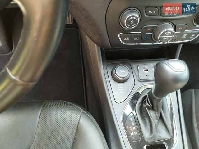 Серый Джип Чероки, объемом двигателя 3.24 л и пробегом 43 тыс. км за 23500 $, фото 9 на Automoto.ua