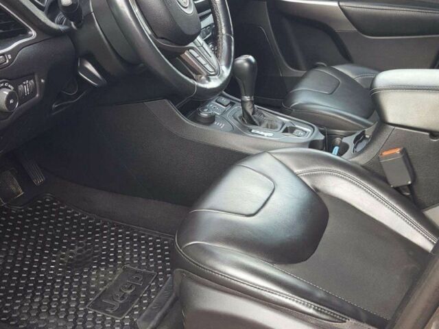 Серый Джип Чероки, объемом двигателя 2.4 л и пробегом 100 тыс. км за 10500 $, фото 9 на Automoto.ua