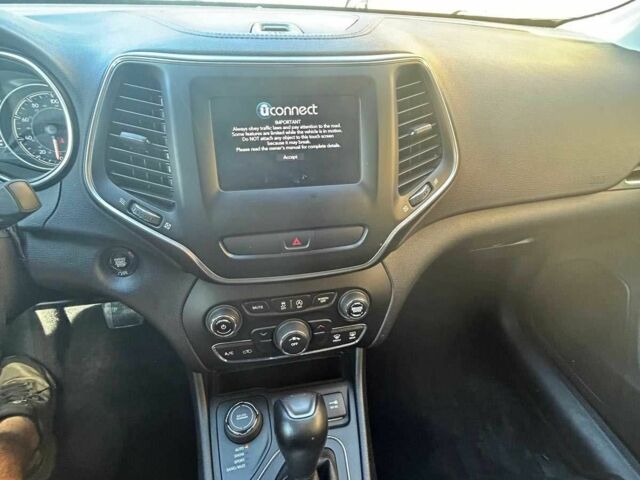 Серый Джип Чероки, объемом двигателя 0 л и пробегом 62 тыс. км за 14500 $, фото 7 на Automoto.ua