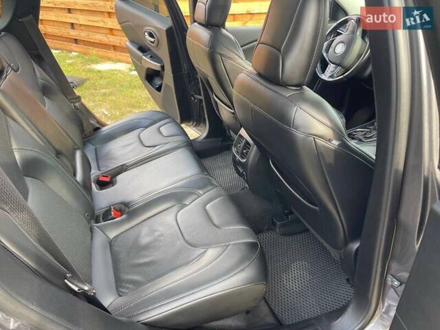 Серый Джип Чероки, объемом двигателя 3.2 л и пробегом 122 тыс. км за 18499 $, фото 24 на Automoto.ua