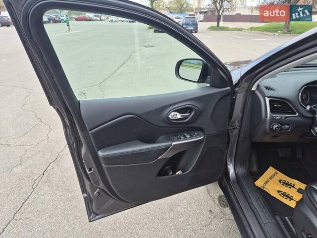 Сірий Джип Cherokee, об'ємом двигуна 2.36 л та пробігом 60 тис. км за 16500 $, фото 14 на Automoto.ua