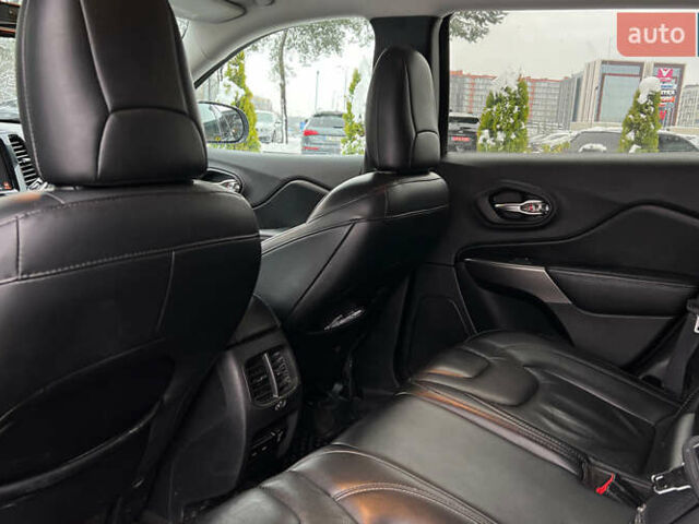 Сірий Джип Cherokee, об'ємом двигуна 3.24 л та пробігом 142 тис. км за 16999 $, фото 20 на Automoto.ua