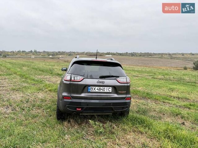 Сірий Джип Cherokee, об'ємом двигуна 3.2 л та пробігом 197 тис. км за 18900 $, фото 5 на Automoto.ua
