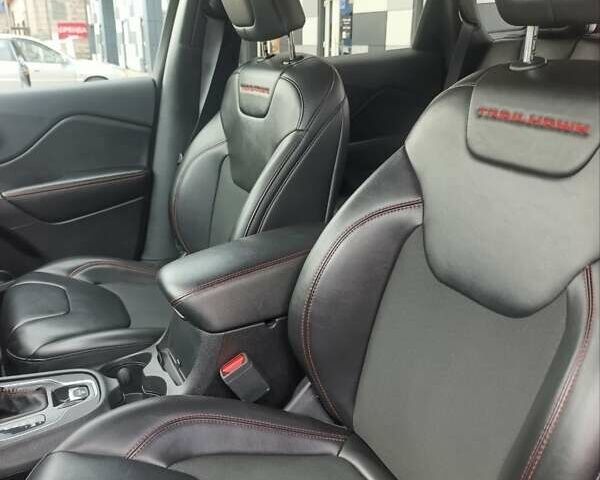 Джип Чероки 2019 в Нежине на Automoto.ua Серый Джип Чероки, объемом двигателя 3.2 л и пробегом 138 тыс. км за 21900 $, фото 10 на Automoto.ua