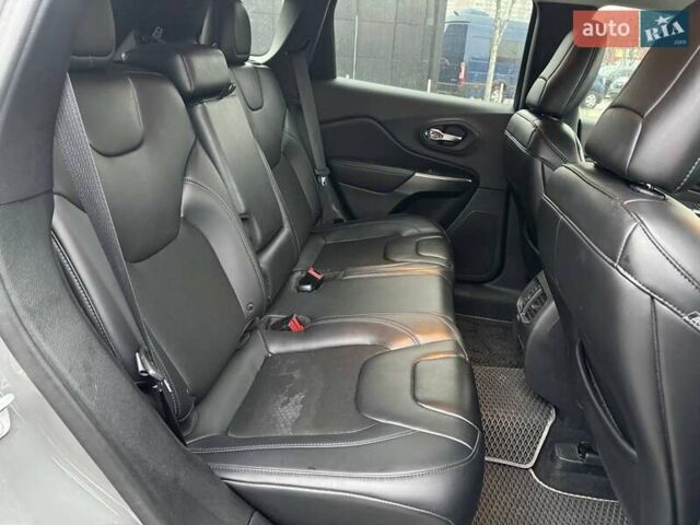 Серый Джип Чероки, объемом двигателя 2.36 л и пробегом 90 тыс. км за 16990 $, фото 9 на Automoto.ua