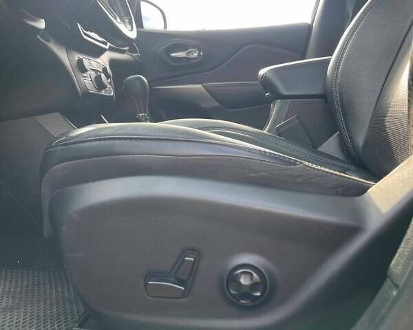 Серый Джип Чероки, объемом двигателя 3.2 л и пробегом 122 тыс. км за 18499 $, фото 37 на Automoto.ua