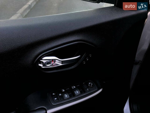 Серый Джип Чероки, объемом двигателя 3.24 л и пробегом 83 тыс. км за 17990 $, фото 20 на Automoto.ua