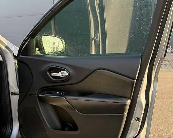 Серый Джип Чероки, объемом двигателя 3.24 л и пробегом 110 тыс. км за 22500 $, фото 25 на Automoto.ua